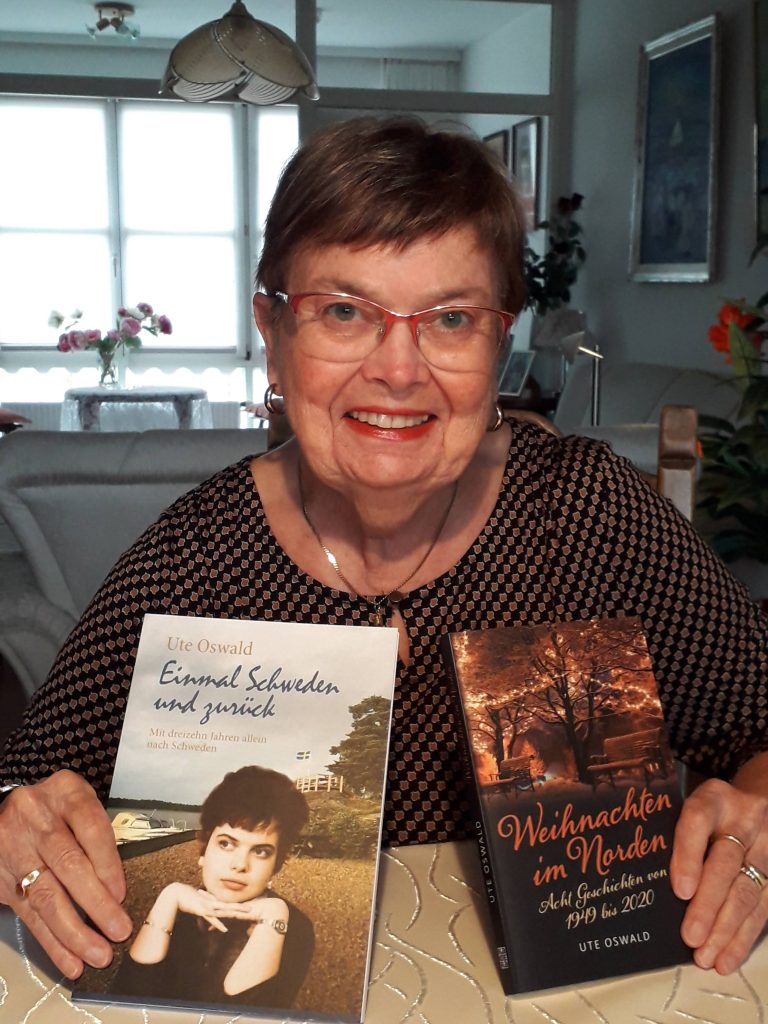 Ute Oswald zeigt ihre zwei eigenen Bücher